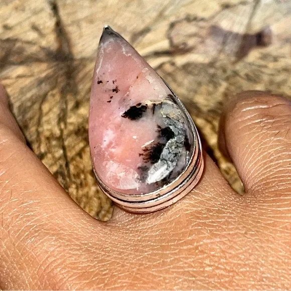 Teardrop Pink Peruvian Opal Ring Size 7 - Picture 3 of 9